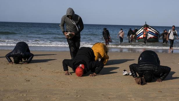 2020, la pandemia y los cambios de rutas aminoran la llegada de pateras a Cádiz