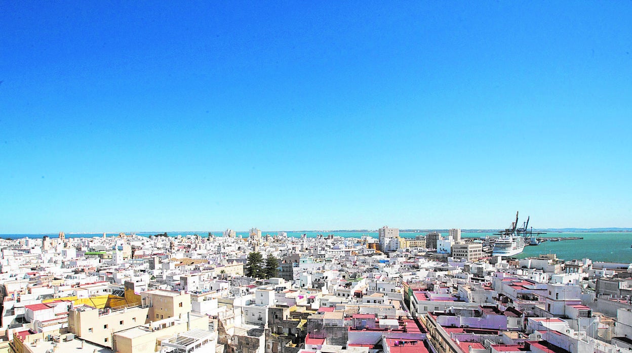 Vista aérea del casco histórico de la capital gaditana.