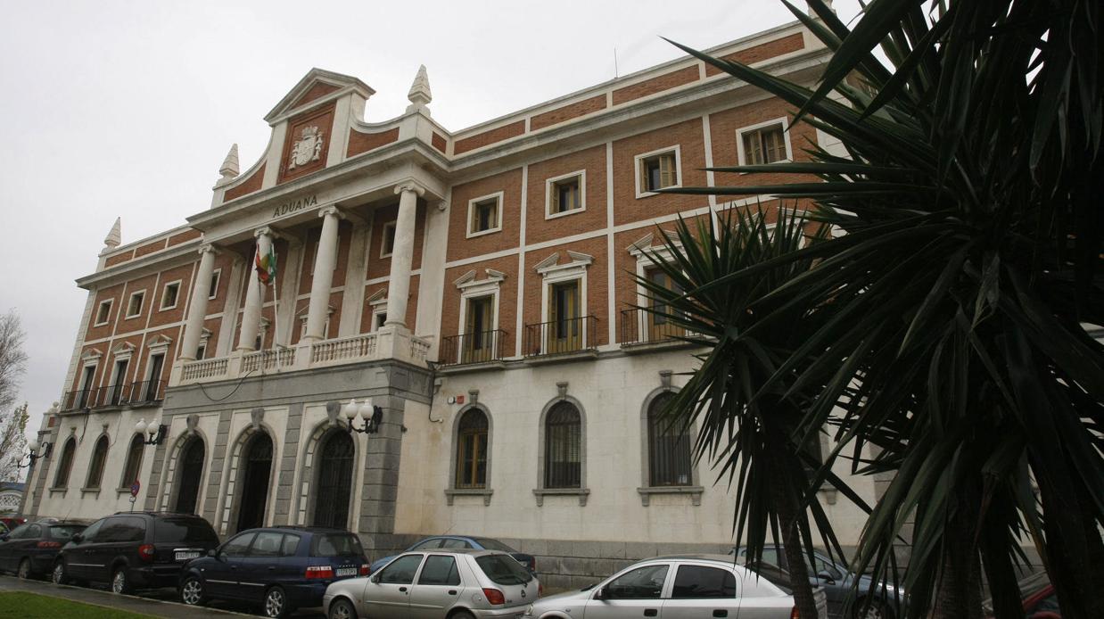 Edificio de la Aduana en la Plaza de Sevilla.