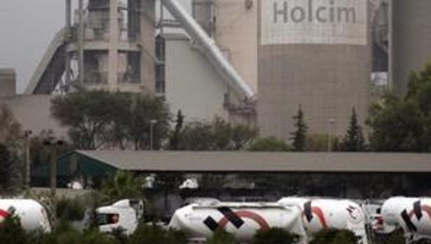 Holcim presenta un ERE para la fábrica cementera de Jerez