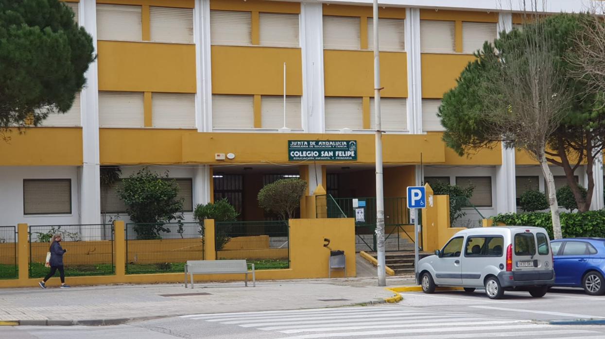 El colegio San Felipe de La Línea, uno de los más céntricos y el más grande del municipio.