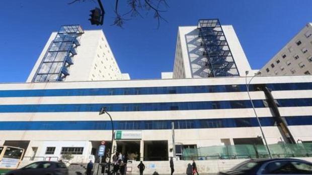 Coronavirus en Cádiz: El Puerta del Mar limita la entrada al recinto y elimina a los acompañantes