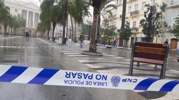 Aparece un hombre muerto en la plaza San Juan de Dios de Cádiz