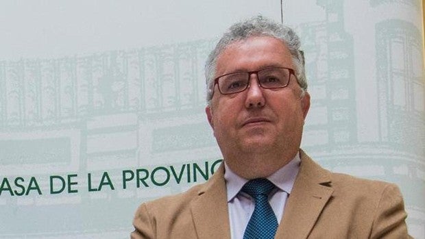 La Fiscalía pide doce años de inhabilitación para el alcalde socialista de Bormujos por prevaricación