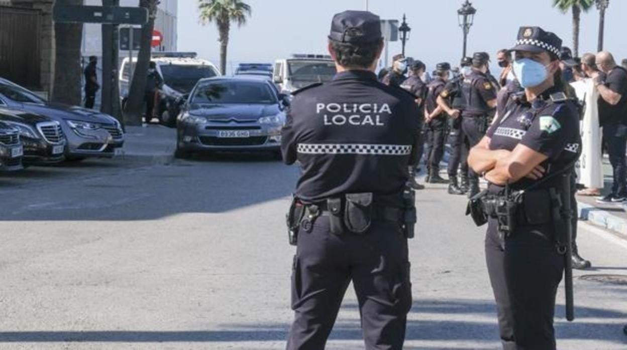 CSIF pide que los policías locales y bomberos sean vacunados al mismo tiempo que Policía Nacional y Guardia Civil