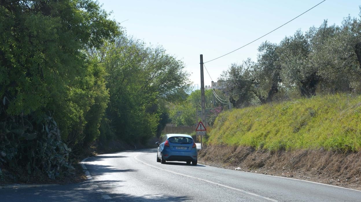 La carretera A-8063, que conecta Tomares con Bormujos y Nueva Sevilla (Castilleja de la Cuesta)