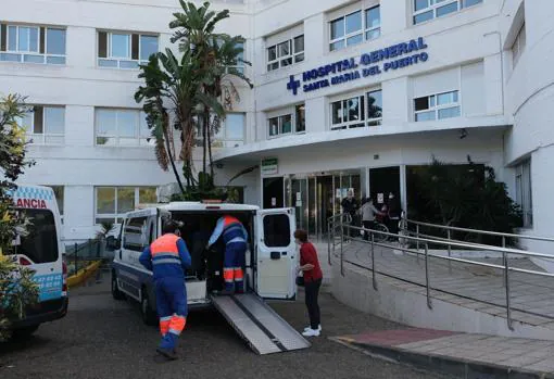 Entrada al Hospital Santa María de El Puerto.