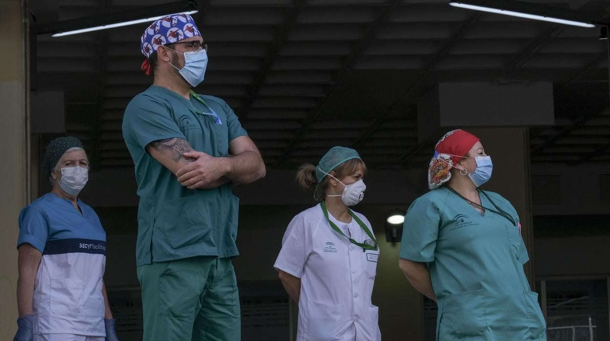 Trabajadores del Hospital Puerta del Mar.