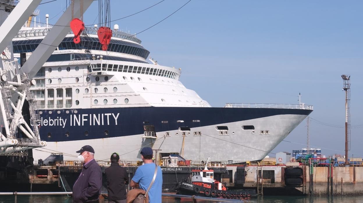 El 'Infinity'', en las instalaciones de Navatia-Cádiz