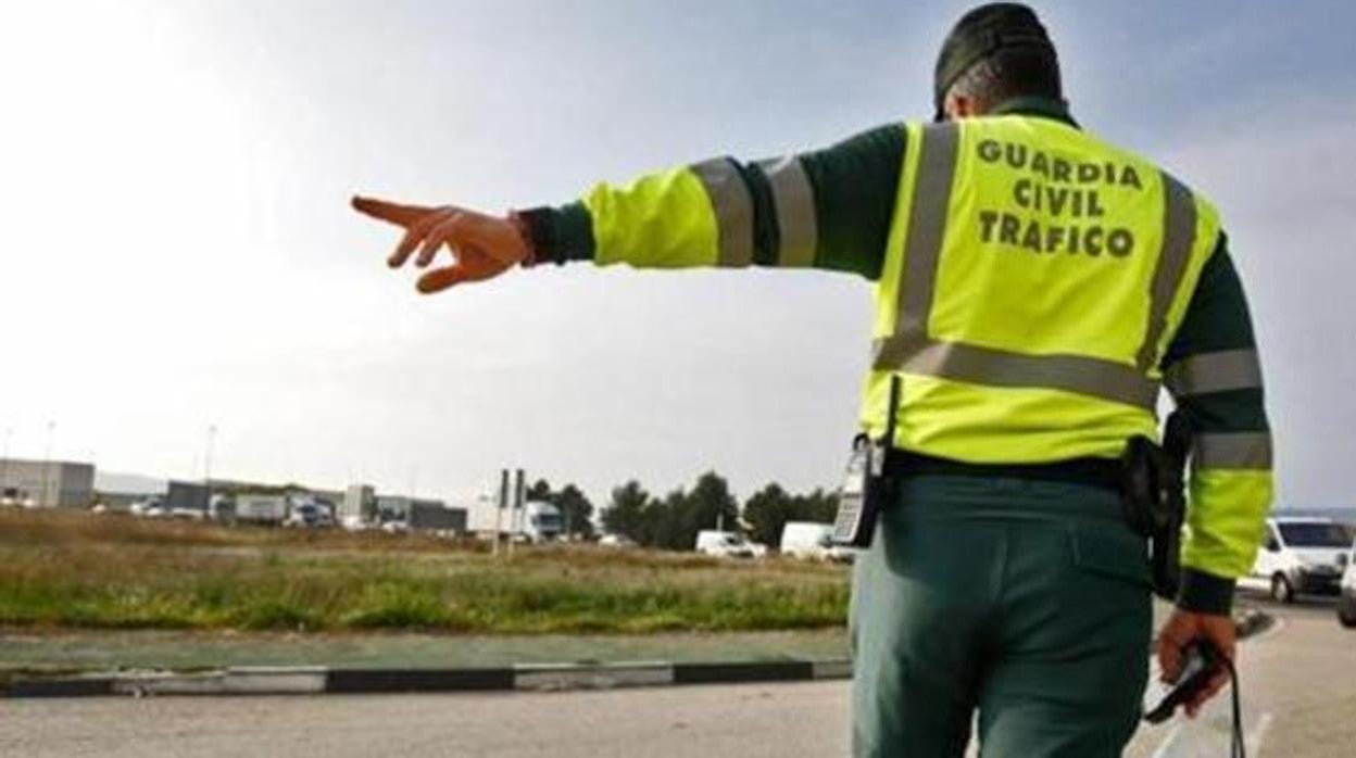 Investigan a un camionero por manipular el tacógrafo cuando viajaba por Cádiz