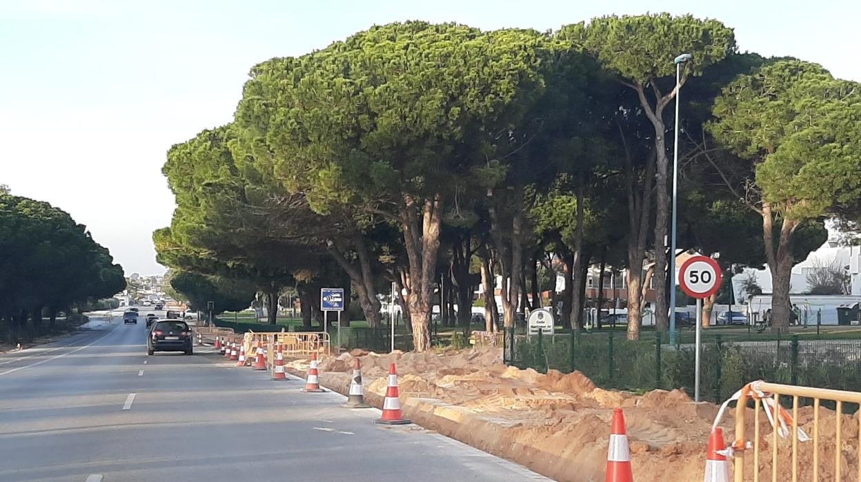 Siguen las obras en la carretera del Molino Viejo en Chiclana