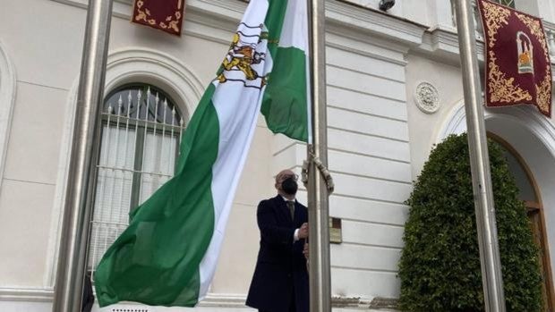 El Puerto de Santa María celebra el Día de Andalucía con la convicción de que «se resurgirá de esta pandemia»