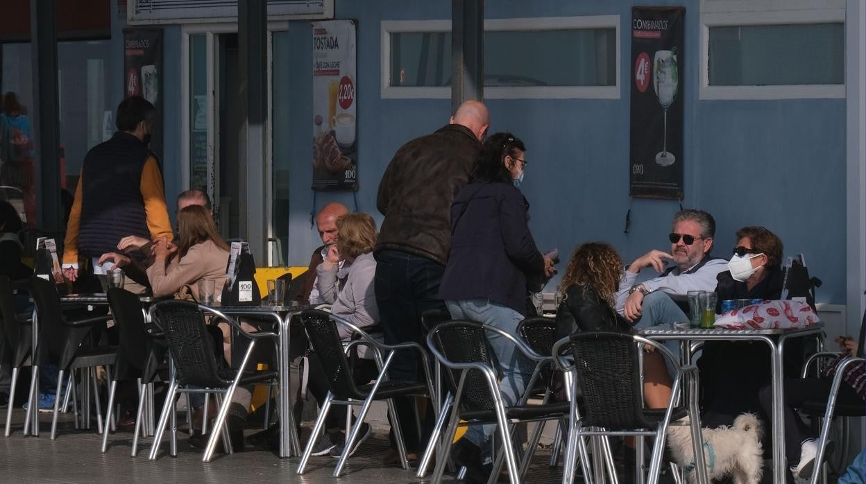 La hostelería pide que el toque de queda se retrase a las doce de la noche.