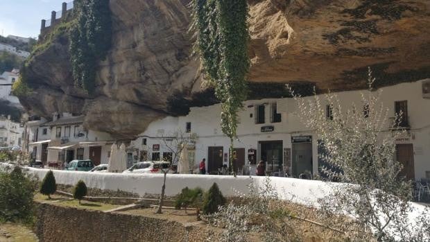 Setenil declarado el pueblo con más encanto de Andalucía