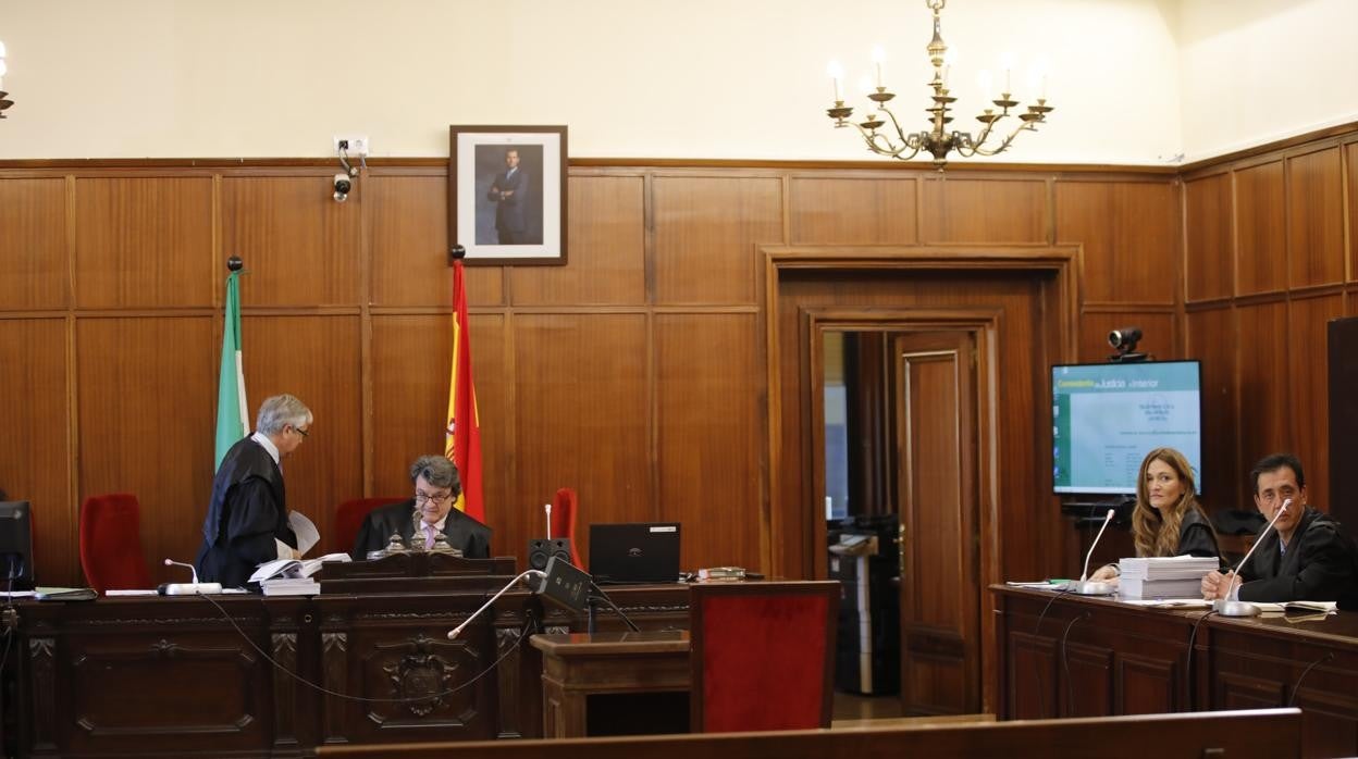 Imagen de archivo de un juicio con jurado en la Audiencia de Sevilla