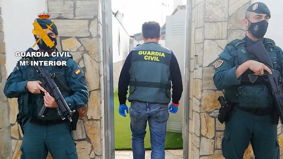 Detenidas dos personas en Sanlúcar con 2.800 kilos de hachís y una plantación de marihuana en un chalet