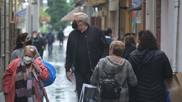 Leve descenso de contagios en una jornada que registra otros seis fallecidos por Covid en la provincia