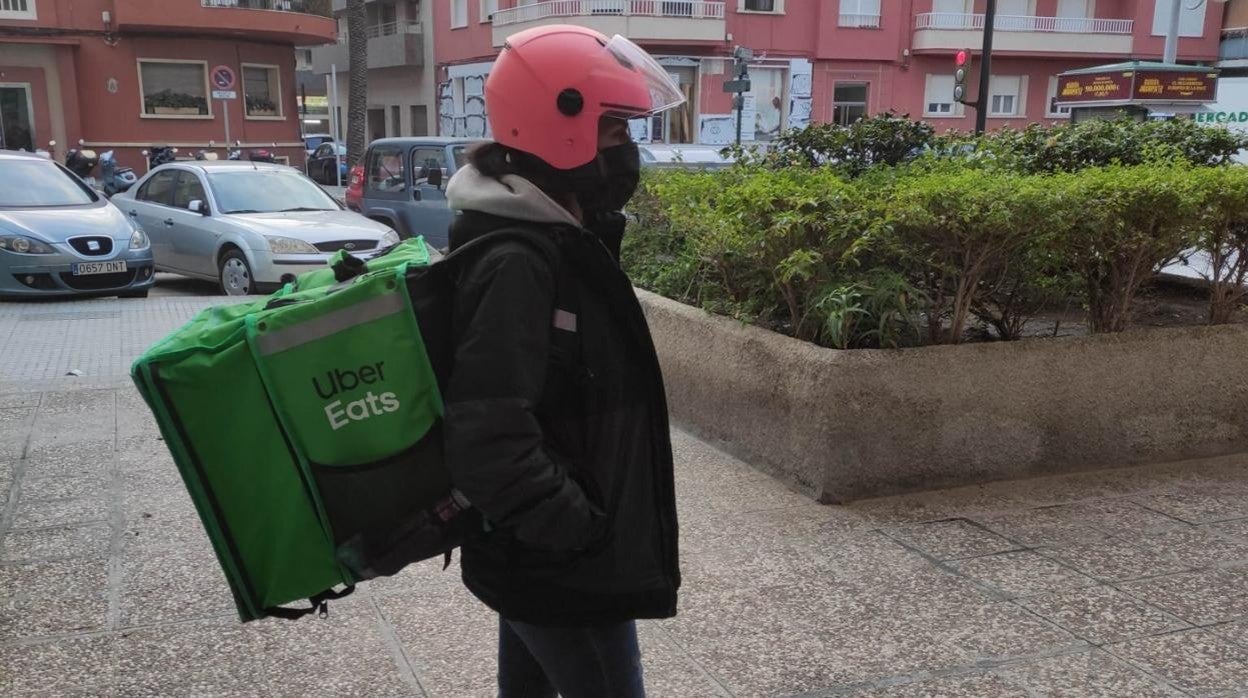 Taina Cardozo, 'rider' en Cádiz capital.