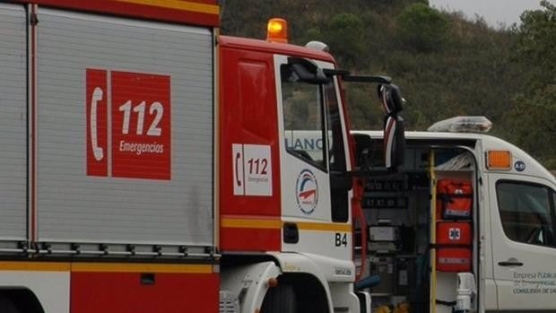 Unos vecinos rescatan a una mujer de 77 años tras el incendio de su casa en Arcos