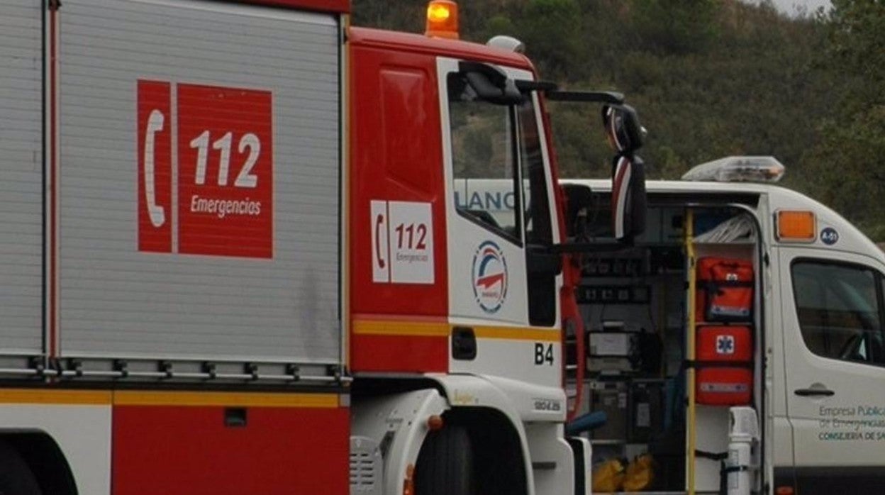 Unos vecinos rescatan a una mujer de 77 años tras el incendio de su casa en Arcos