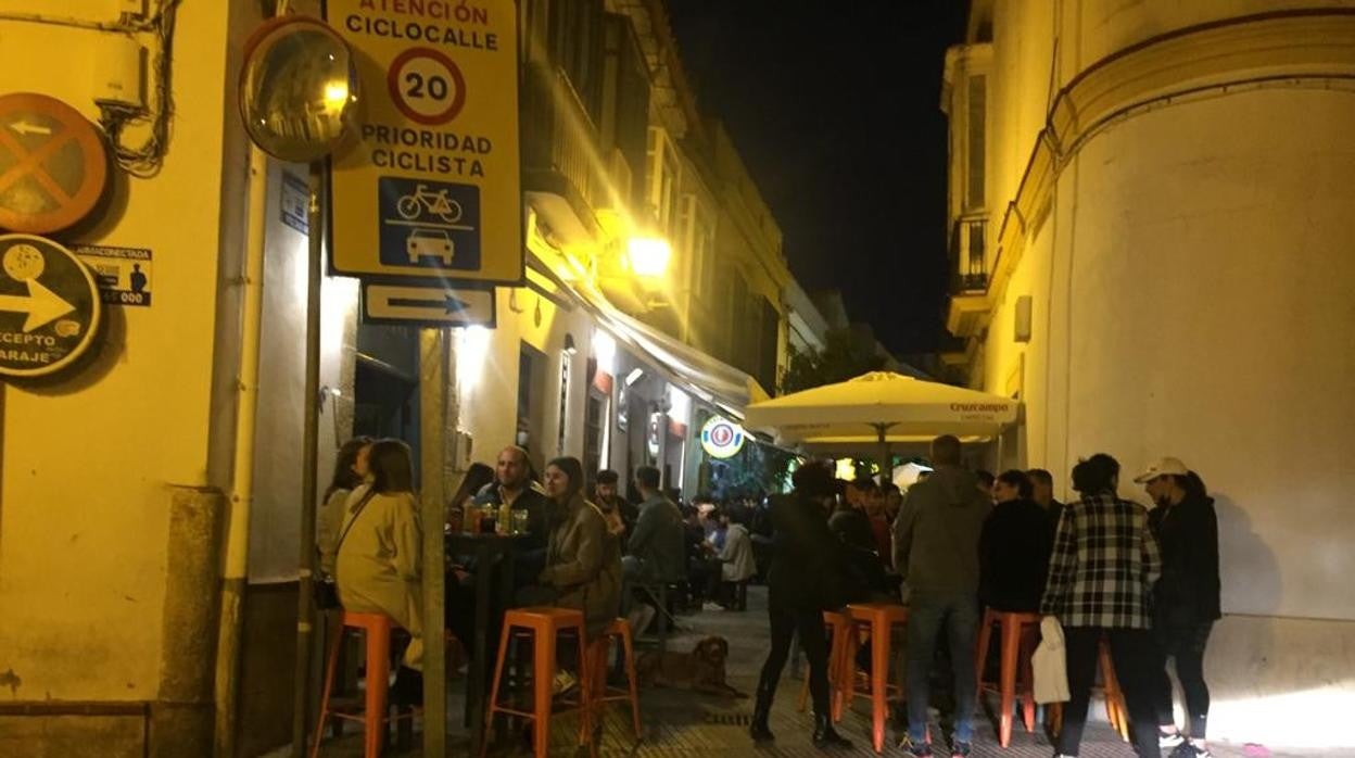 La calle San Pablo tenía las mesas llenas pero nada que ver con su aspecto de otras temporadas