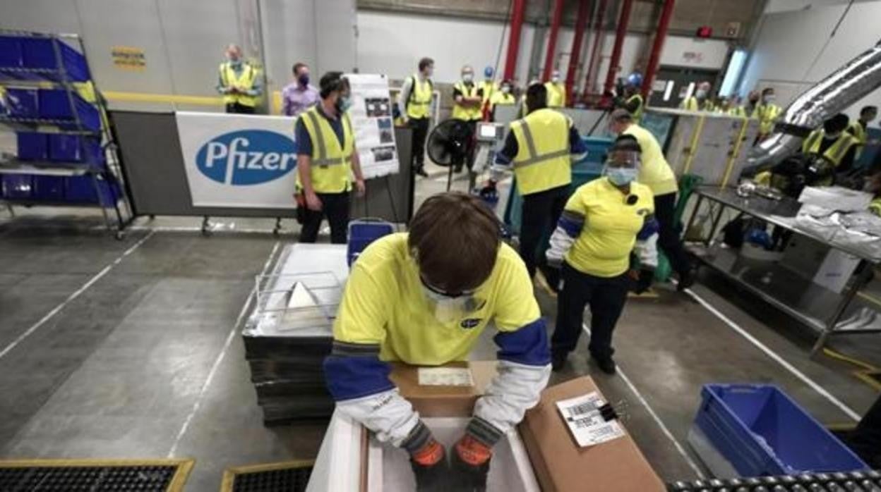 Bruselas y Pfizer acuerdan adelantar al segundo trimestre la entrega de 10 millones de vacunas a la UE