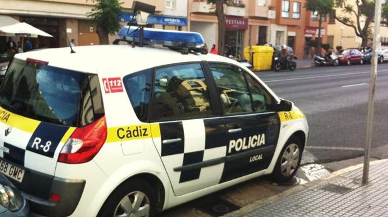 Una olla provoca un incendio en la calle Medina Sidonia de Cádiz