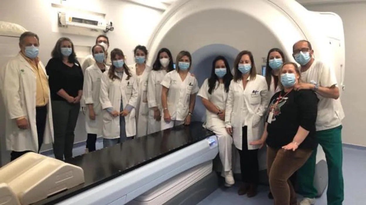 El Hospital Puerta del Mar estrena una máquina contra el cáncer donada por Amancio Ortega
