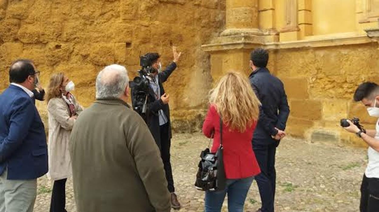 La delegada de Empleo y el alcalde de Carmona han visitado algunos monumentos de la ciudad