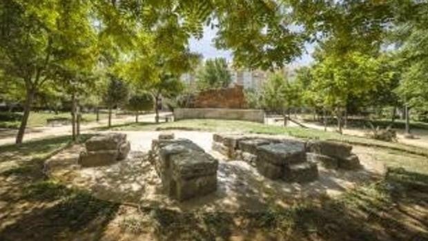 Llamada de atención al Ayuntamiento para preservar las ruinas romanas del Parque Erytheia de Cádiz