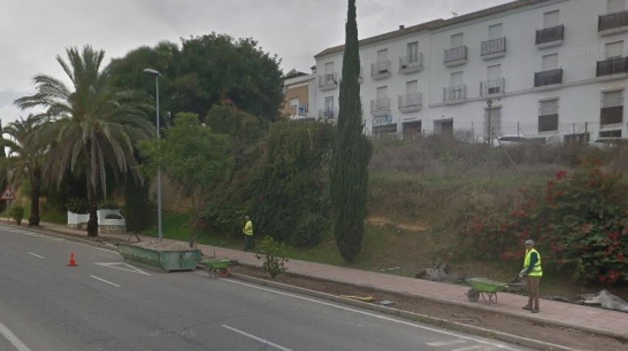 Operarios trabajando en la avenida Ponce de León de Arcos