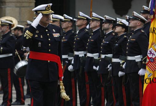 El general Gacio pasando revista.