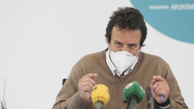 Kichi acusa a Juanma Moreno de ser el «enterrador de la Bahía de Cádiz»