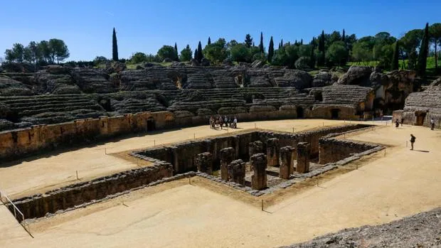La Junta derribará dos casas junto al teatro de Itálica expropiadas en 1989 y de interés arqueológico