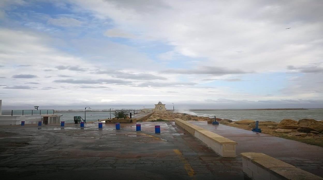 Aviso amarillo por viento y oleaje este martes 13 de abril en el litoral y el Estrecho