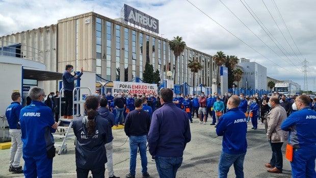 La Bahía de Cádiz unida bajo un lema: «Airbus Puerto Real no se cierra»