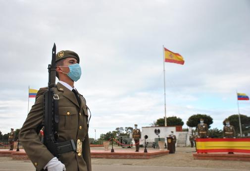 Más 450 nuevos soldados juran bandera en el acuartelamiento de Camposoto