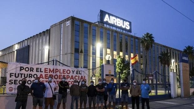 Alejandro Sanz o Javier Ruibal, ambos de Cádiz, se unen a una campaña en redes contra el cierre de Airbus Puerto Real