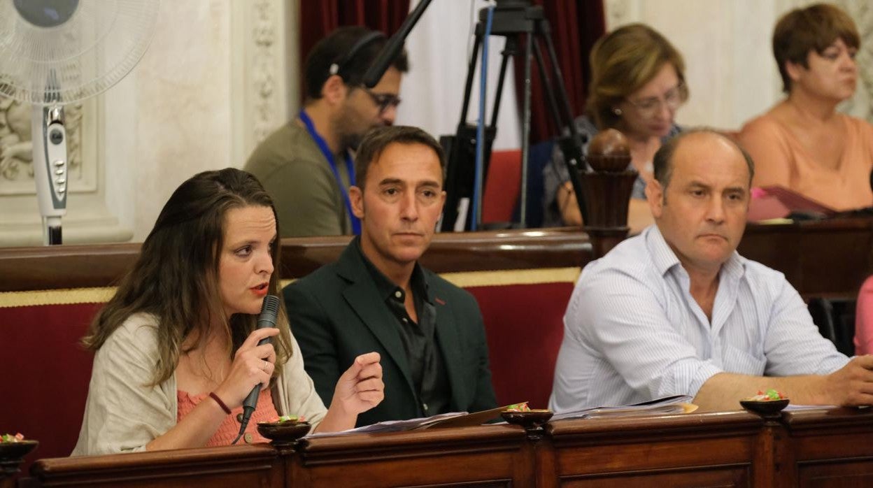 José Manuel Cossi, en el centro, junto a Juancho Ortiz y Mayte González.