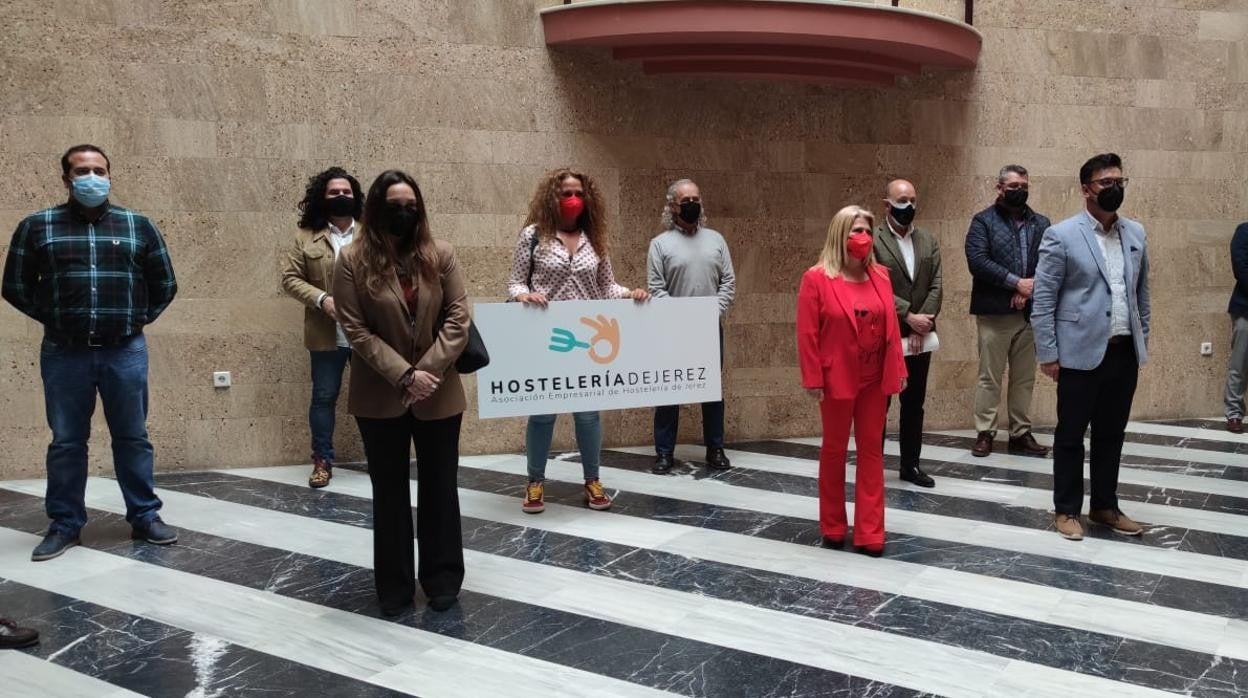 Presentación de la asociación con la presencia de la alcaldesa jerezana