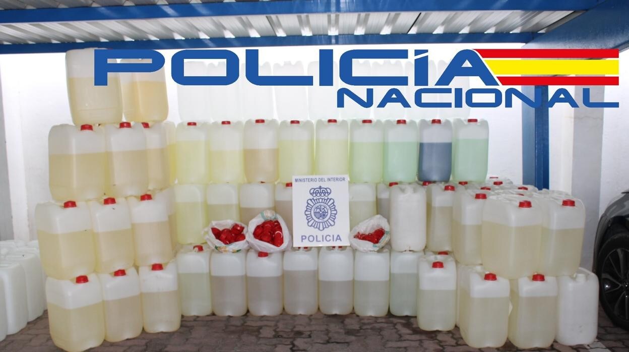 La Policía Nacional interviene en La Línea una narcolancha, 2.400 litros de combustible y recupera tres todoterrenos
