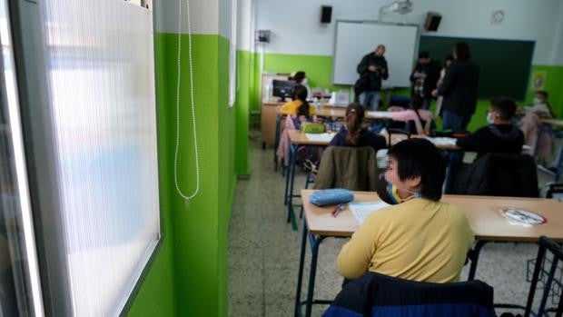 Educación impulsa en las aulas de Cádiz el mayor plan para combatir el calor con 10 millones en 30 centros