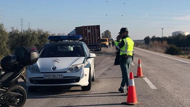 Fallece un hombre en la A-394, en Arahal, tras la colisión frontal de su vehículo y un camión