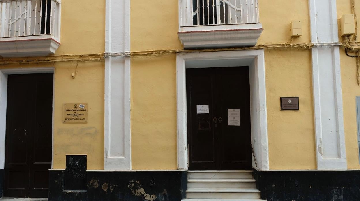 la delegación de Asuntos Sociales de la calle Zaragoza en Cádiz-.