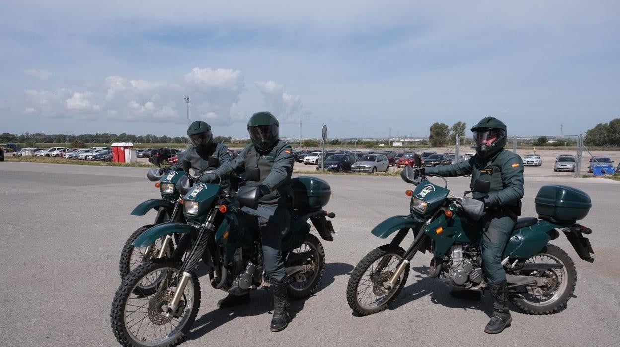 Agentes del Seprona de la Guardia Civil, este jueves en el Circuito de Jerez.