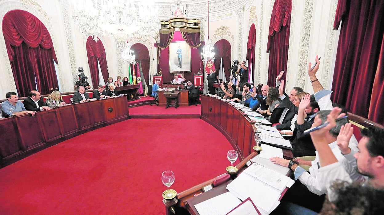 Desde hace un año no se celebran plenos presenciales en el salón de plenos del Ayuntamiento.