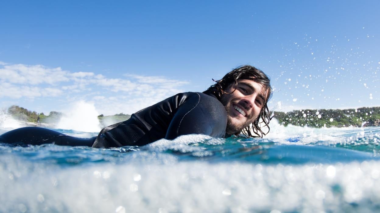 El surfero gaditano Fran Macías.