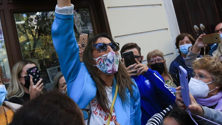 Vídeo: Grandes colas en la firma del libro de Paz Padilla en Cádiz