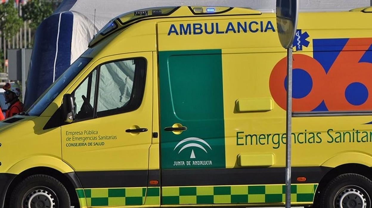 Muere un motorista en un accidente de tráfico contra un camión tráiler en Jerez