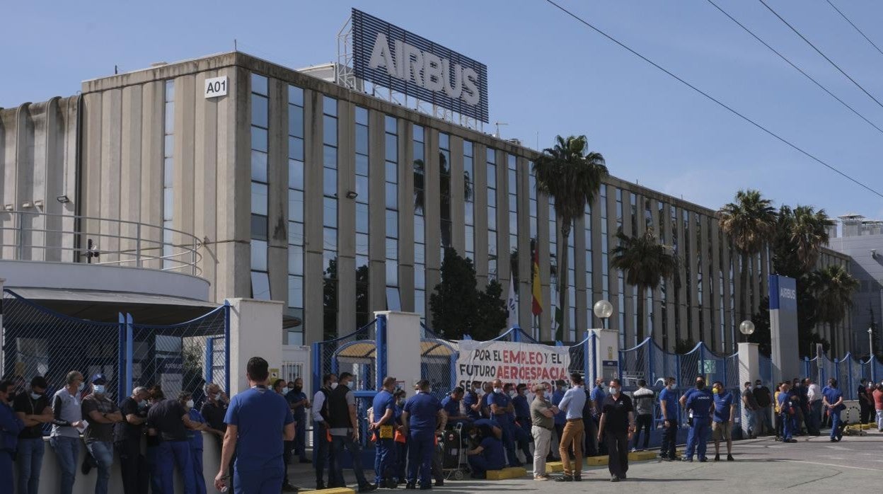 Concentración en la entrada de la factoría de Airbus Puerto Real